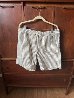 Men's Beige & White Striped Drawstring Hybrid Shorts